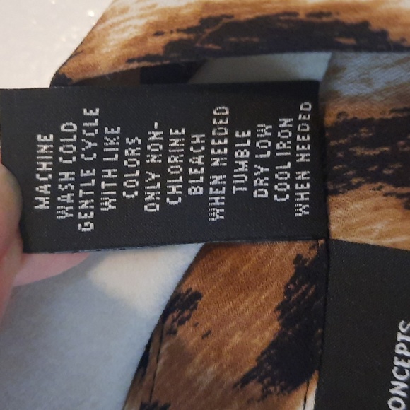 I.N.C International Concepts Button Down Leopard Print Long Sleeve Blouse 10P - Picture 6 of 6